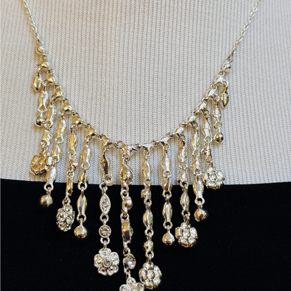 Chic Silver Floral Necklace